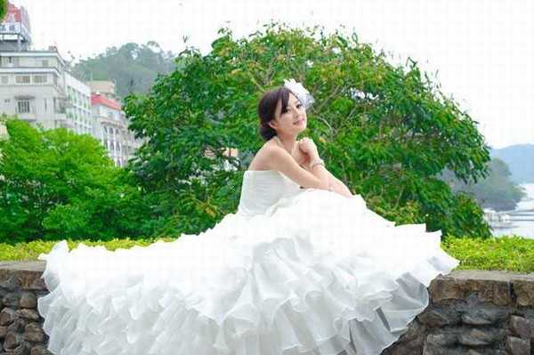 Photoshop将美女婚片调成甜美的紫绿色