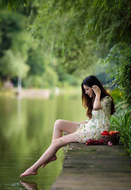 Photoshop为江景美女图片打造唯美梦幻的蓝紫色